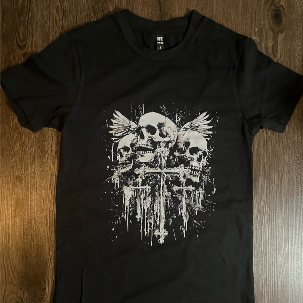 Skull Cross Y2K Goth Alt Grunge Emo aesthetic Cotten shirt size small